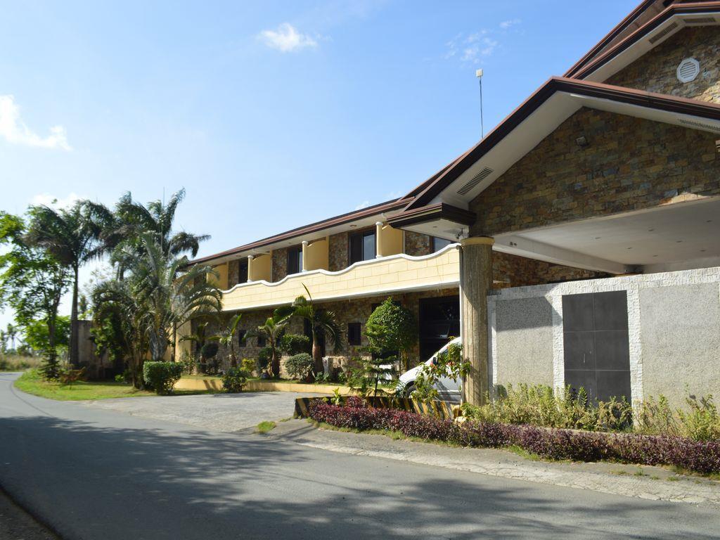 Phil Oasis Hotel & Resort Silang Exterior foto
