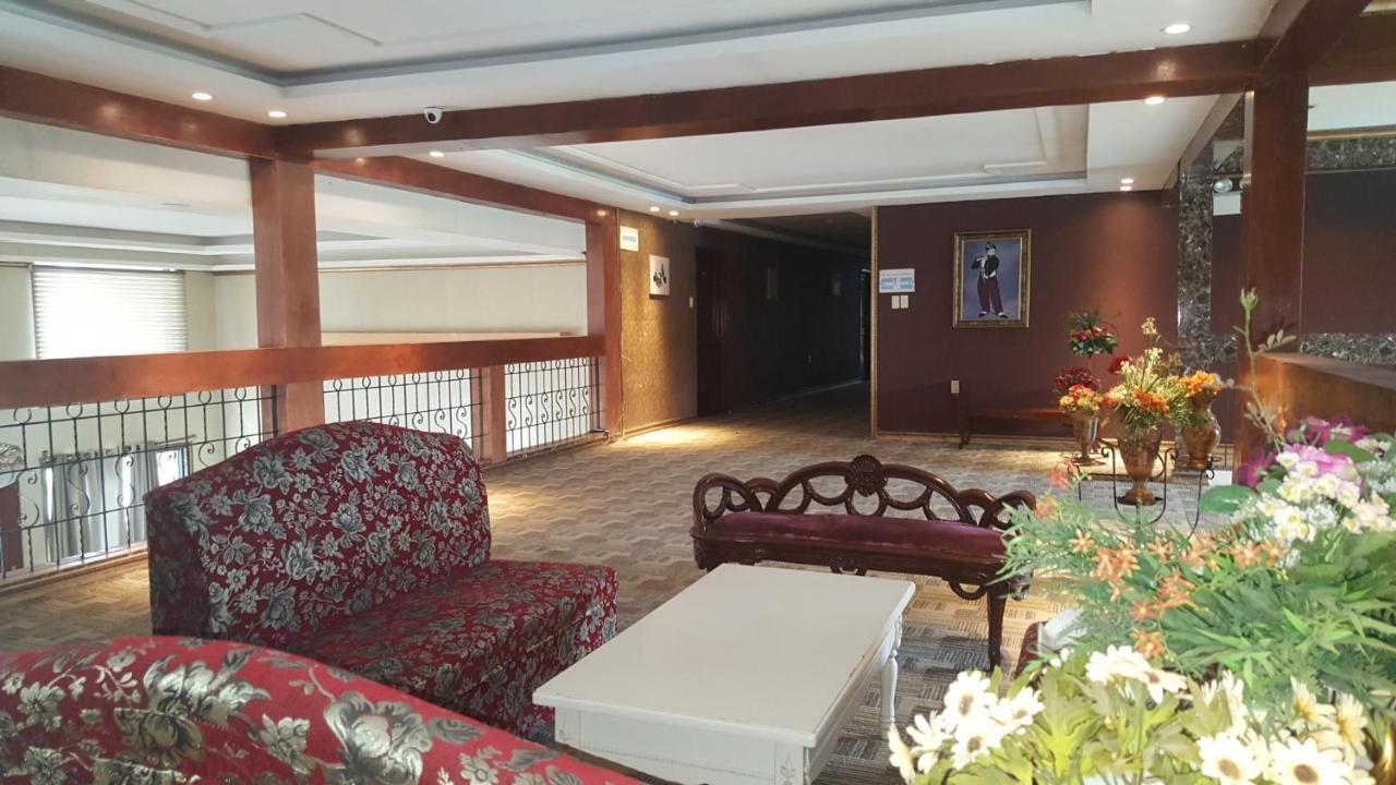 Phil Oasis Hotel & Resort Silang Exterior foto