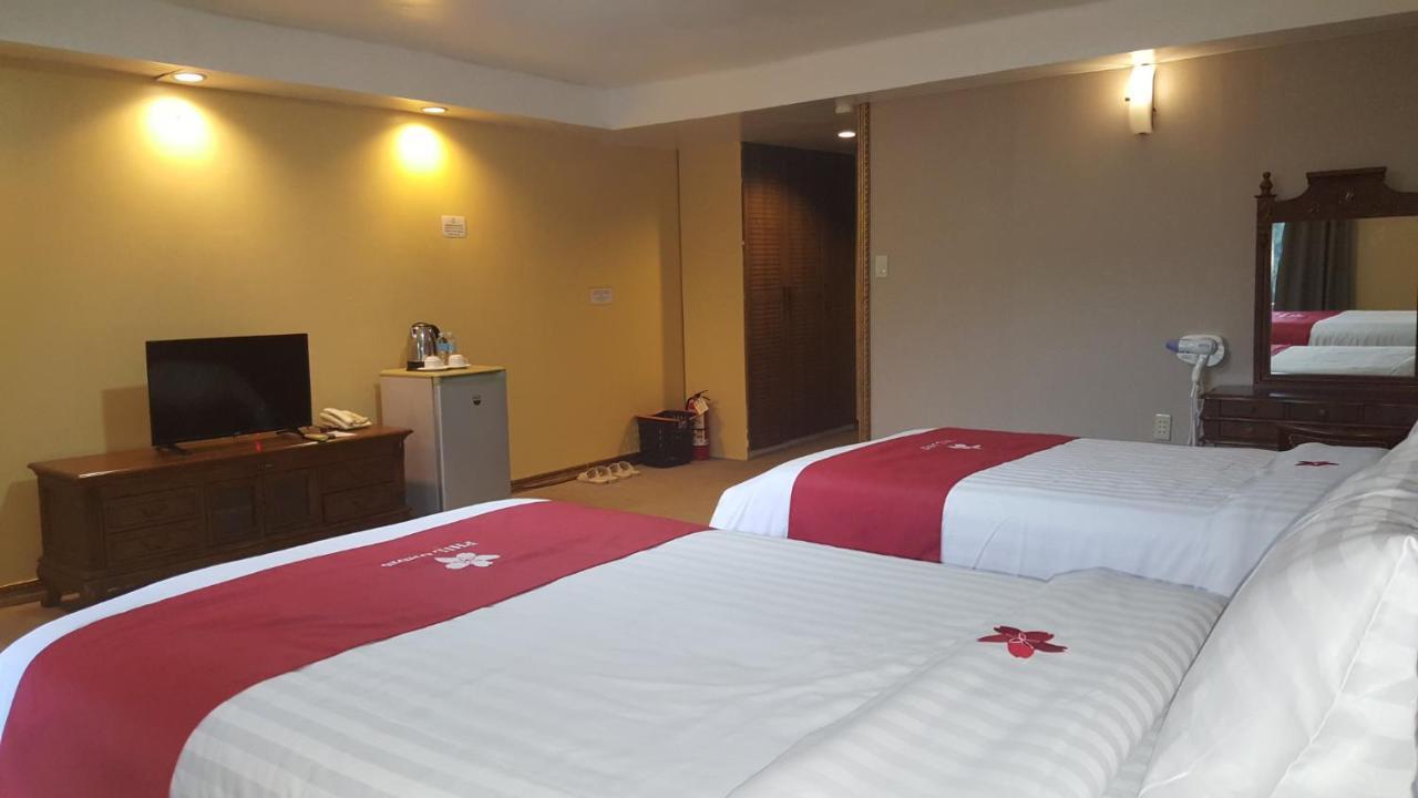 Phil Oasis Hotel & Resort Silang Exterior foto
